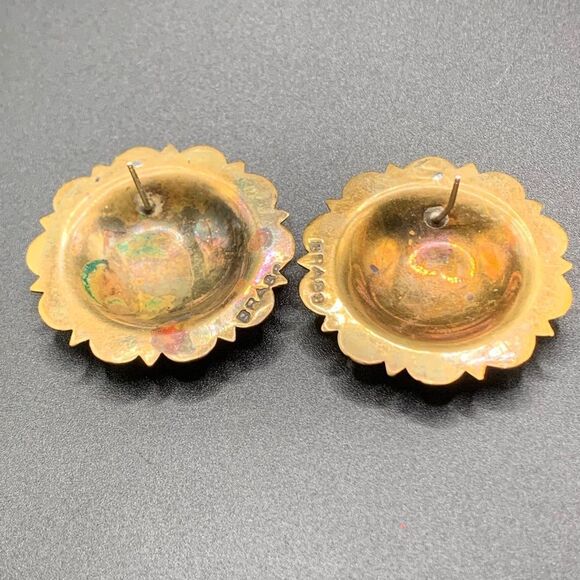 Vintage brass engraved circle pierced earrings - Picture 8 of 10